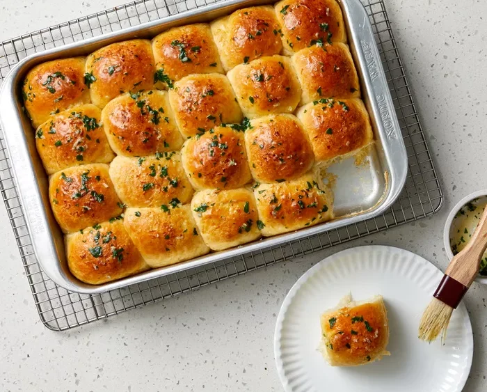 Garlic Dinner Rolls