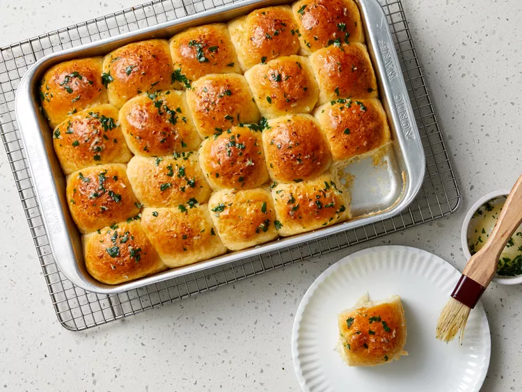 Garlic Dinner Rolls