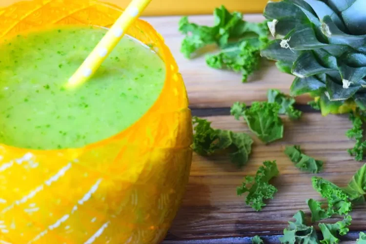 Kale and Pineapple Detox Smoothie